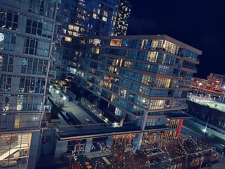 Stunning Condo Wit Amazing View 5Mins From Cntower トロント エクステリア 写真
