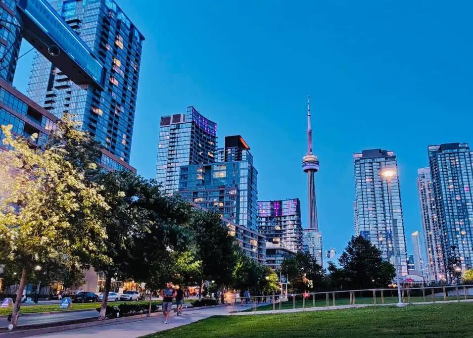 Stunning Condo Wit Amazing View 5Mins From Cntower トロント エクステリア 写真