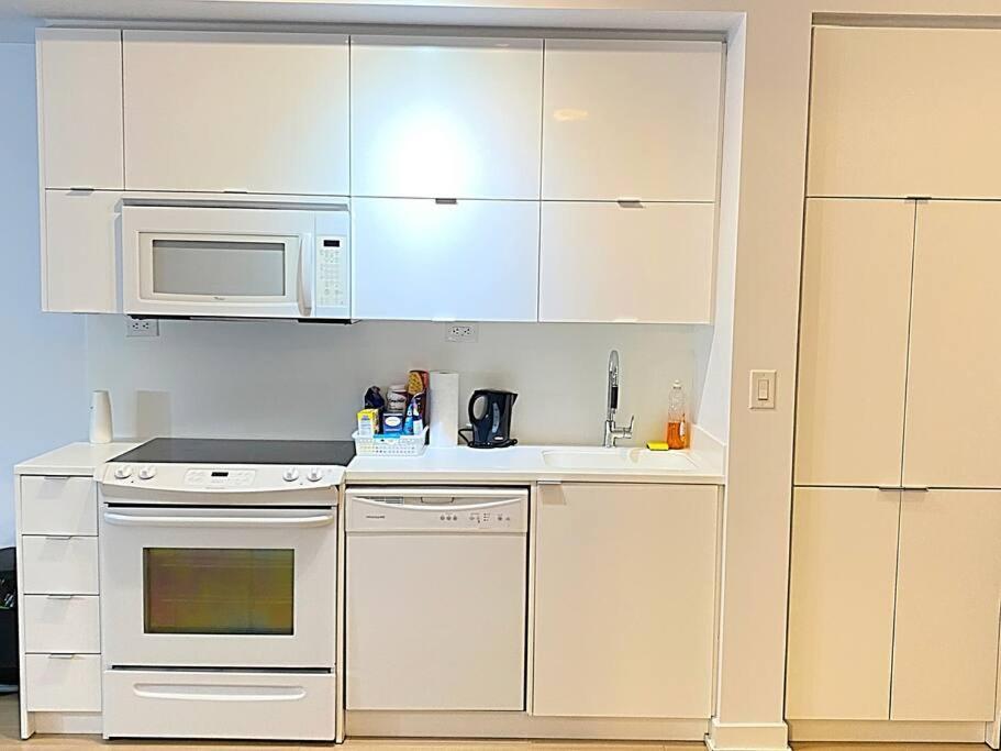 Stunning Condo Wit Amazing View 5Mins From Cntower トロント エクステリア 写真
