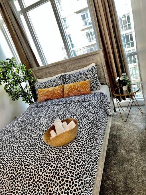 Stunning Condo Wit Amazing View 5Mins From Cntower トロント エクステリア 写真