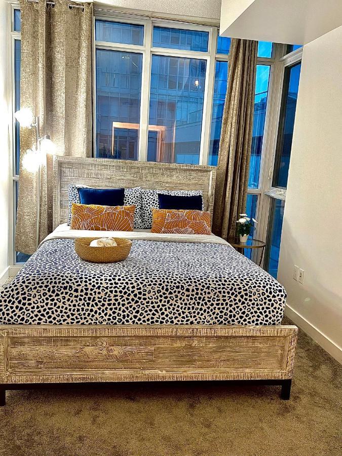Stunning Condo Wit Amazing View 5Mins From Cntower トロント エクステリア 写真